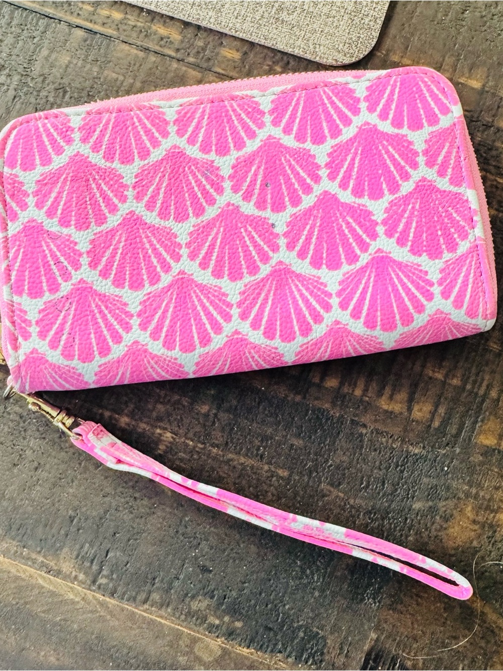 Pink Shell-Print Wristlet Wallet 🏝️ - Picture 3 of 5
